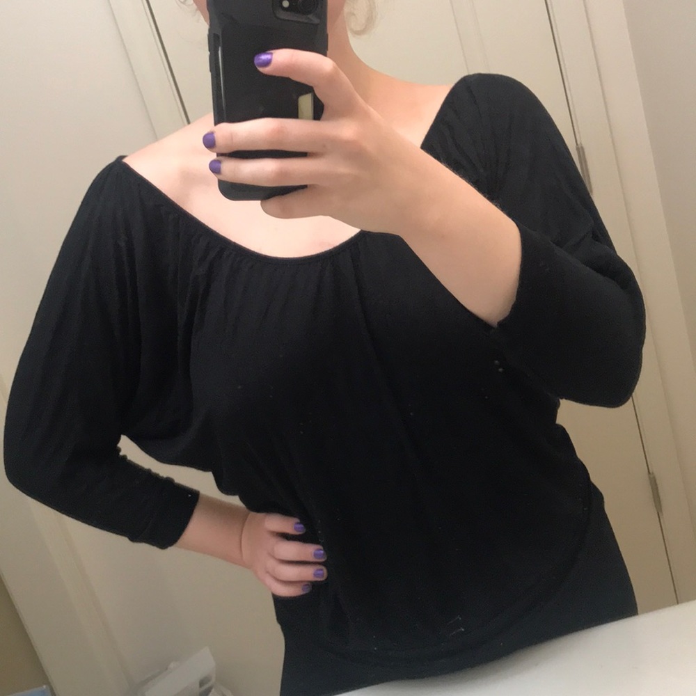Flowy, Black T-shirt on/off- shoulder